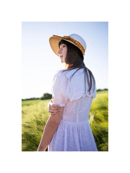 Klobouk se zdobeným lemem