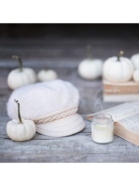 Příjemná čepice s kšiltem