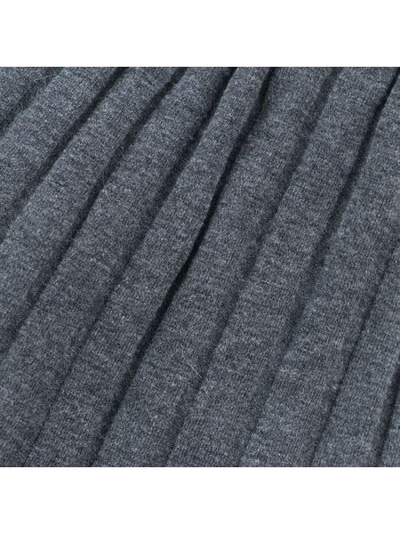 Jednoduchá šedá čepice