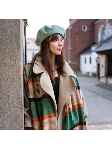 Klasická zimní šála s károvaným motivem