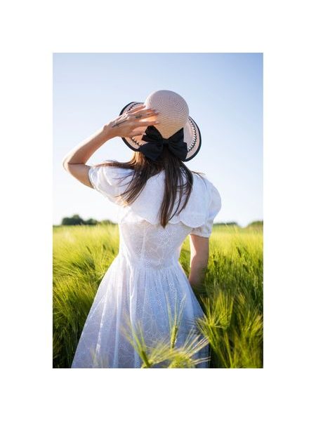 Klobouk se zdobeným lemem