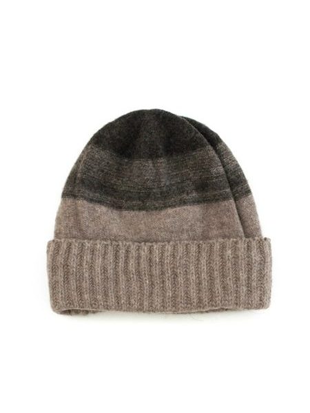 Šedá čepice s elegantním žíháním