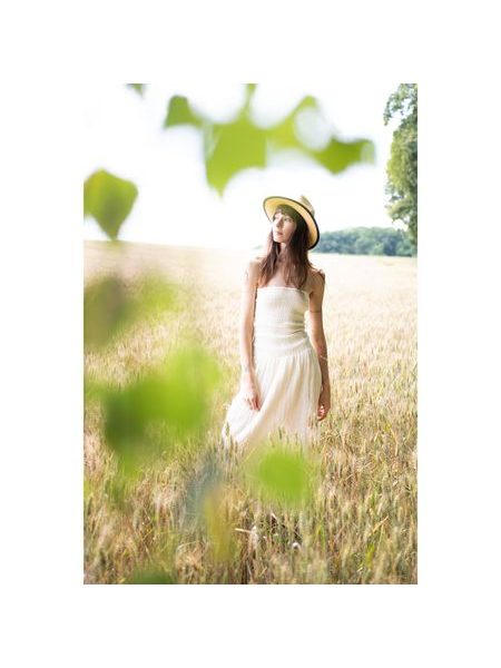 Klobouk s černým lemem a mašlí