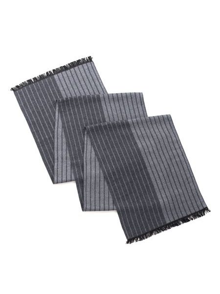 Zimní šála s pruhy šedá