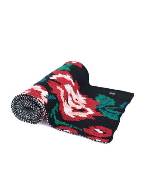 Šála se vzorem růží