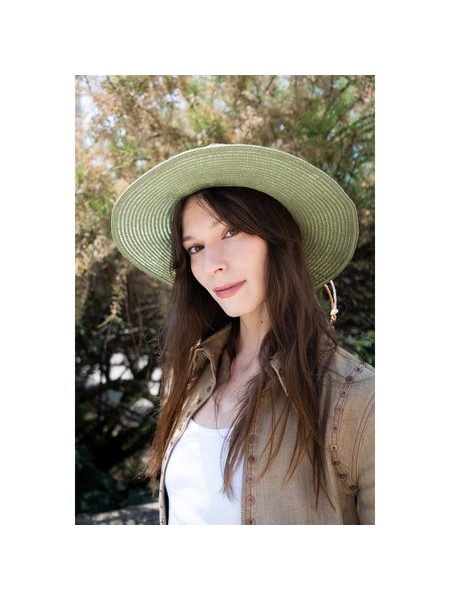 Slušivý klobouk se širokým lemem