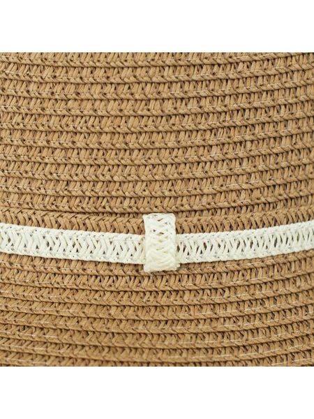 Klobouk s ozdobným pruhem