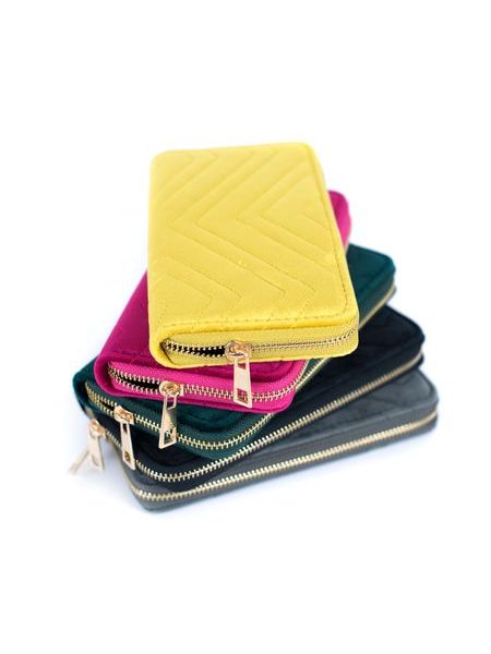 Žlutá semišová peněženka
