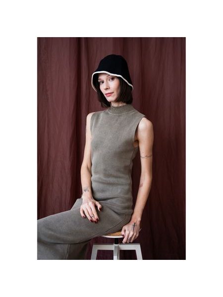 Velmi slušivý klobouček