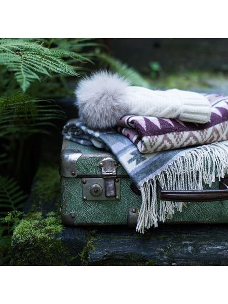 Zimní čepice se vzorem a bambulí růžová