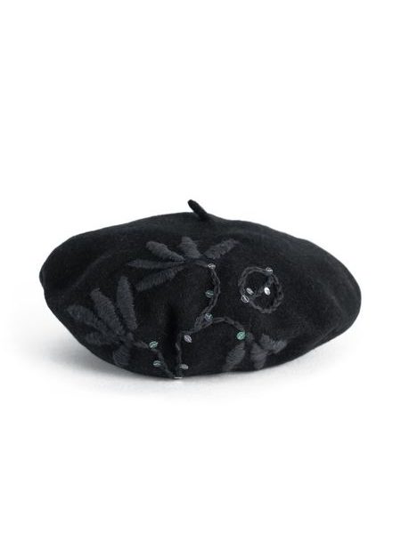 Baret s výšivkou černý