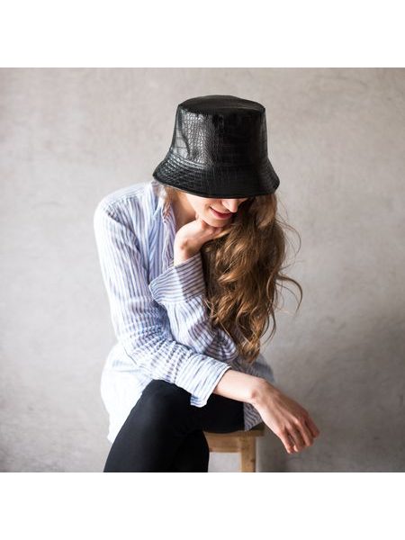 Stylový koženkový klobouk - černý