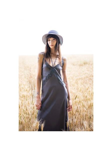 Klobouk se zdobeným lemem