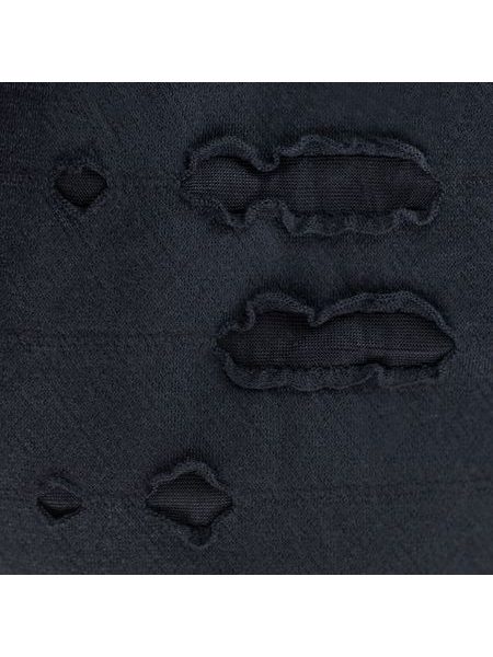 Černá čepice s bambulkou