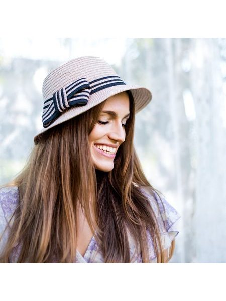 Klobouk se zdobeným lemem