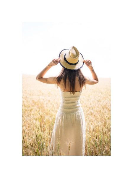 Klobouk s černým lemem a mašlí