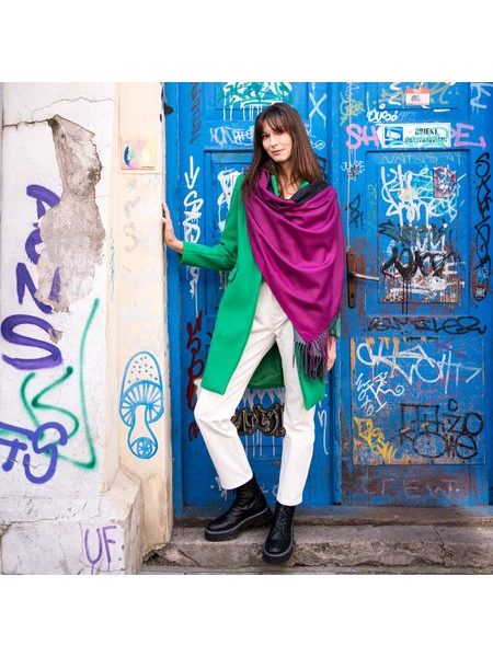 Elegantní šála černobéžová