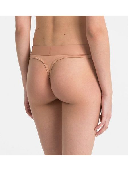 Dámské kalhotky tanga CALVIN KLEIN Tonal Logo QF4942E NUDE