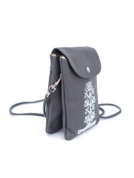 Červená taška přes rameno