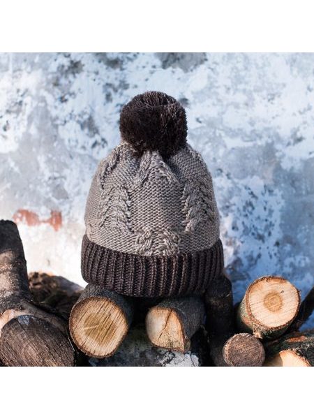 Béžovohnědá čepice s bambulí