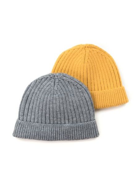 Žlutá čepice s pruhy