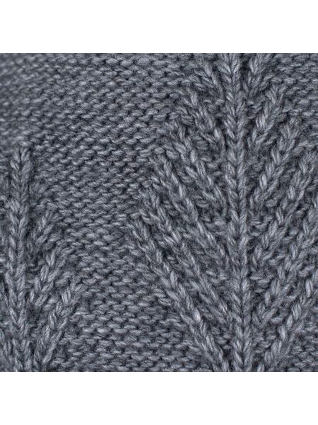 Čepice se pletenými stromy hnědá