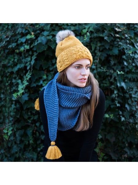 Zimní čepice s bambulí tmavě fialová