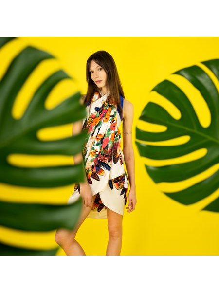 Krásná šála pokrytá motivem v etno stylu