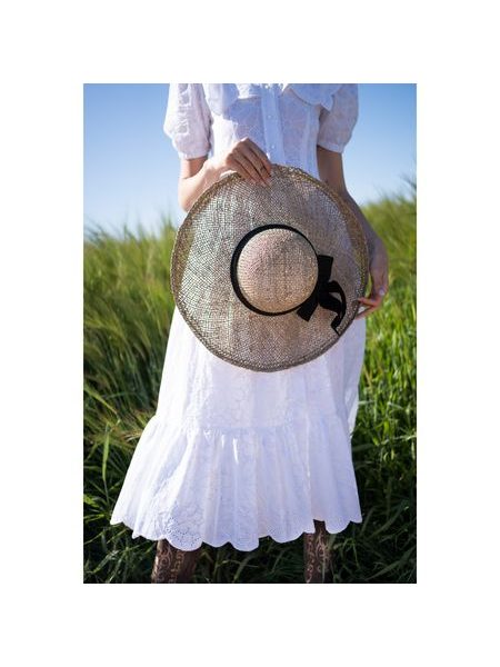 Lehký klobouk se širokým lemem