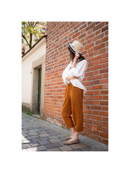 Klobouk se zdobeným lemem