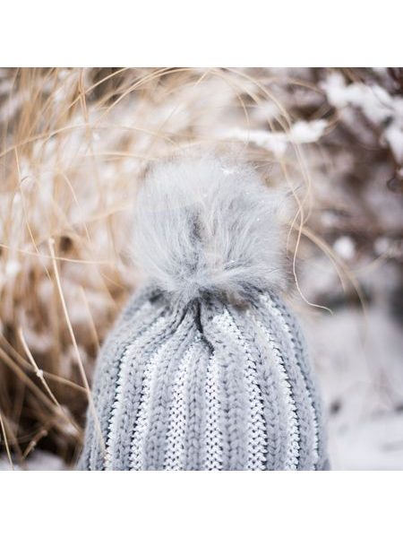 Čepice s bambulí růžová