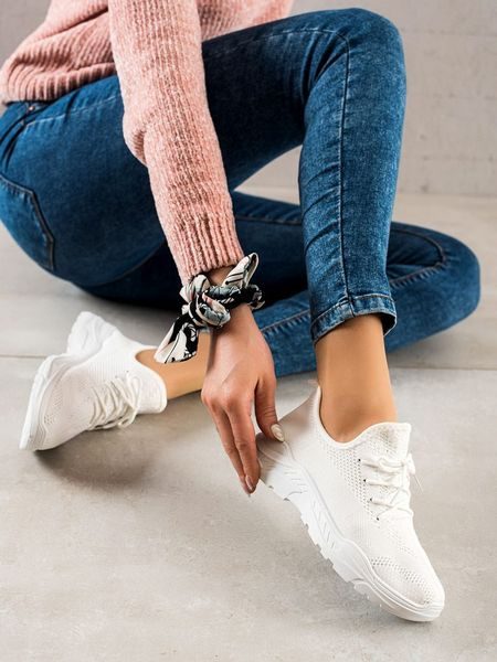 Lehké bílé sneakersy