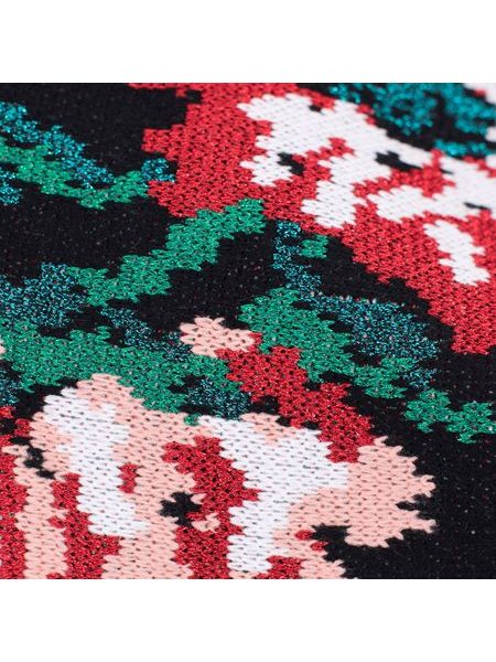 Šála se vzorem růží