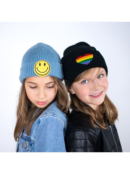 Černá zimní čepice pro děti se srdcem