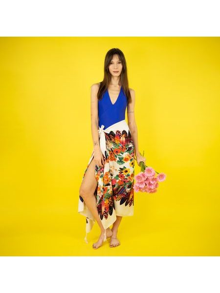 Krásná šála pokrytá motivem v etno stylu