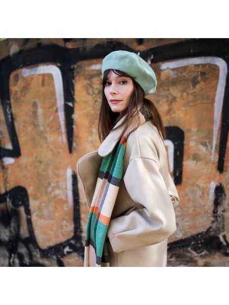 Klasická zimní šála s károvaným motivem