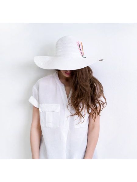 Letní klobouk se zdobeným lemem - bílý