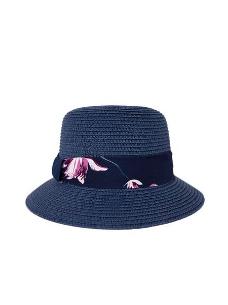 Klobouk se zdobeným lemem