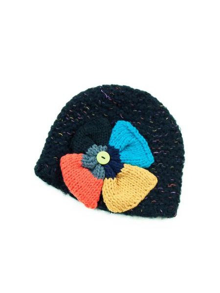 Hezká černá čepice s květy