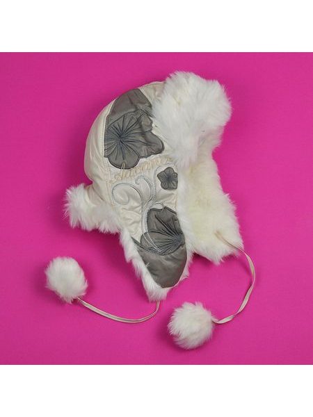 Ušanka s aplikací bílá