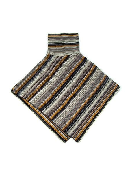 Šedé pruhované pončo