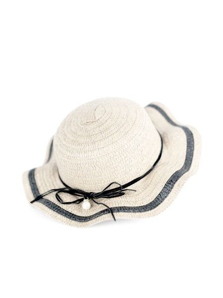Letní klobouk s tmavým pruhem