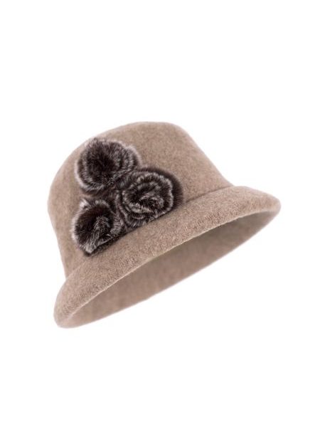 Šedý klobouk s kožešinou