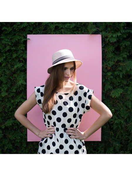 Klobouk se zdobeným lemem