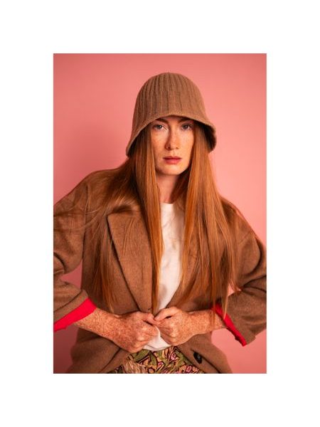 Teplý zimní klobouk - tmavobéžový