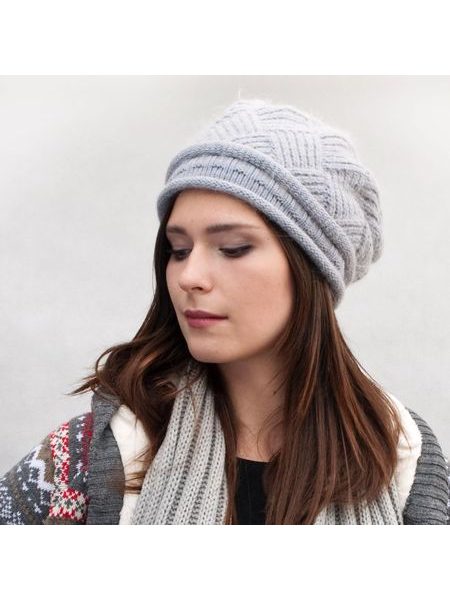 Čepice se vzorem hnědá