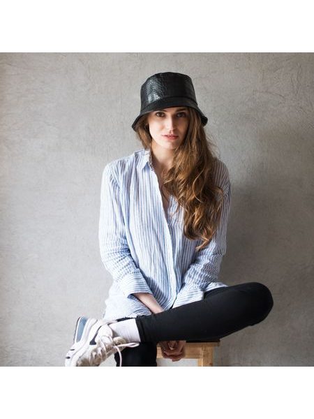 Stylový koženkový klobouk - černý