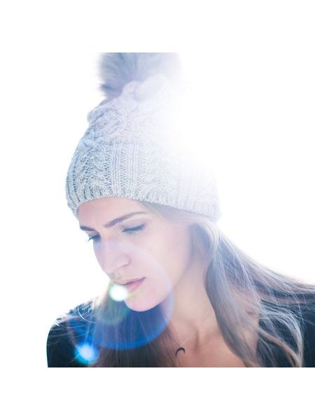 Zimní čepice s bambulí, světle šedá