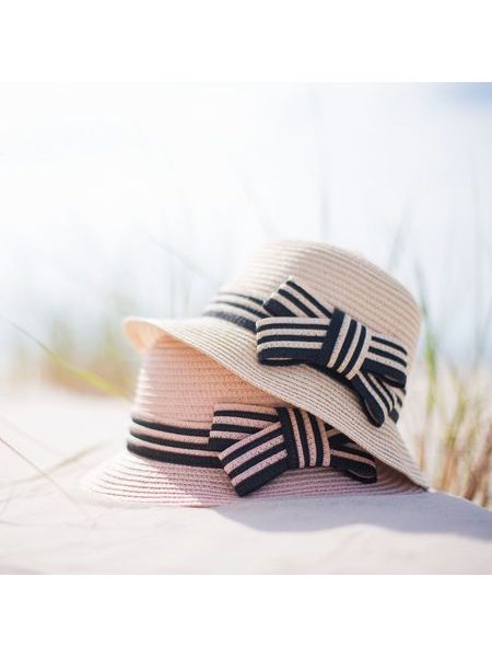 Klobouk se zdobeným lemem