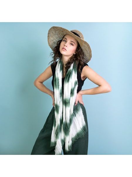 Lehký klobouk se širokým lemem